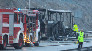 בולגריה אסון אוטובוס נשרף עלה באש 45 הרוגים מ צפון מקדוניה