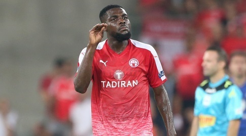 ג'ון אוגו חוגג