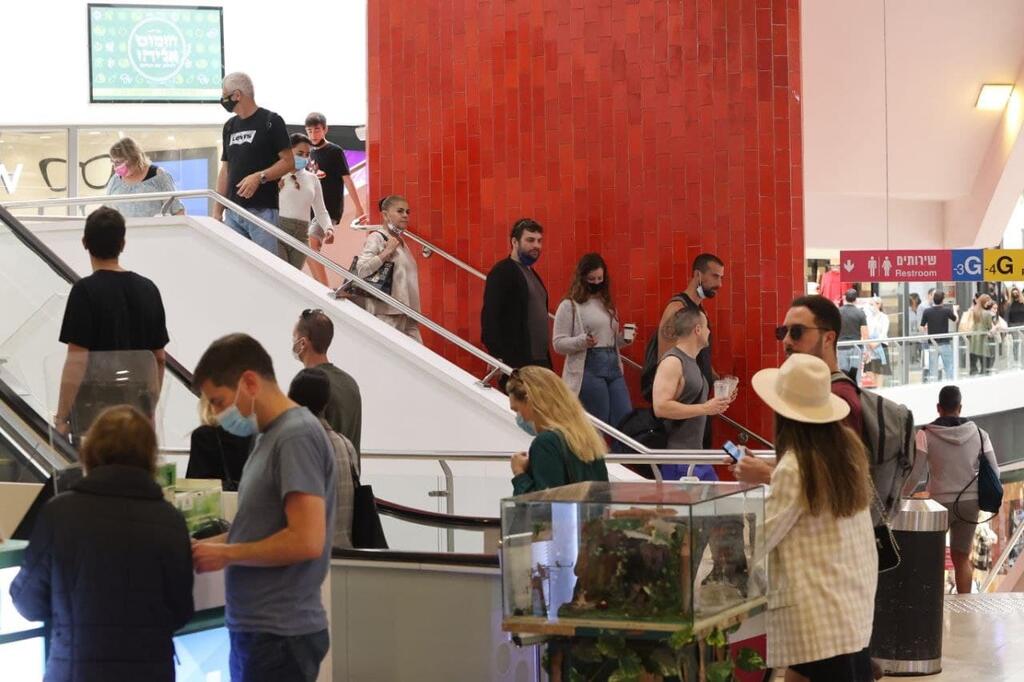 Mask wearing shoppers at Dizengoff Center in Tel Aviv 