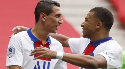 קיליאן אמבפה חוגג עם אנחל די מריה