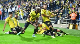 שחקני נתניה חוגגים