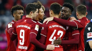 שחקני באיירן חוגגים