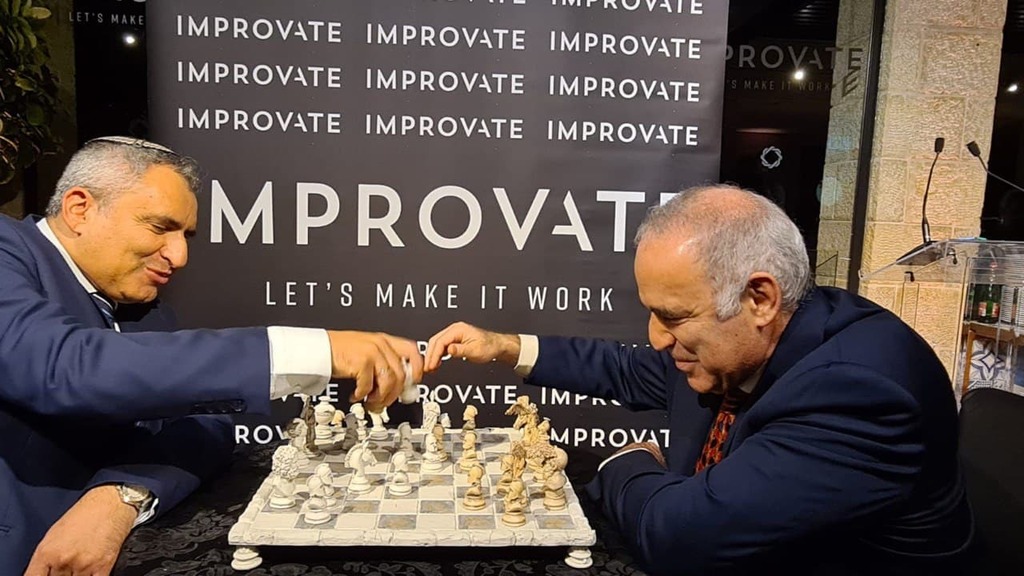  דו קרב שח-מט ייחודי נערך הערב בין השר זאב אלקין לבין אלוף העולם בשח-מט גארי קספרוב