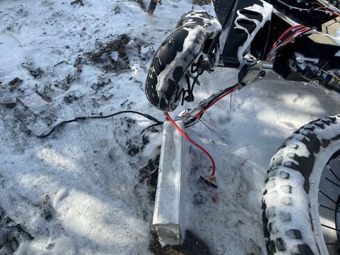 Взорвавшийся аккумулятор (Фото: Служба пожарной охраны и спасения) Взорвавшийся аккумулятор