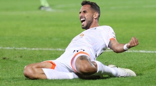 אלמוג בוזגלו חוגג