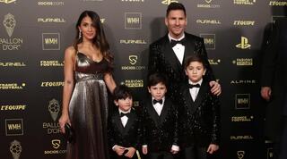 ליאו מסי והמשפחה בטקס כדור הזהב