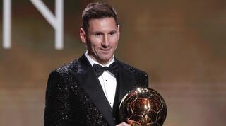 ליאו מסי עם כדור הזהב