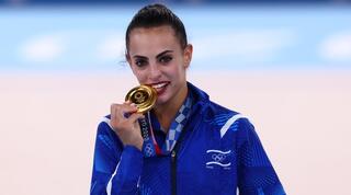 לינוי אשרם עם מדליית הזהב. "זה היה לטובתה"