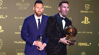 ליאו מסי עם כדור הזהב ופרס 'דה בסט'