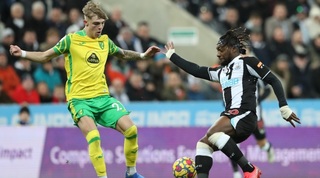 אלן סן-מקסימה וברנדון וויליאמס במאבק