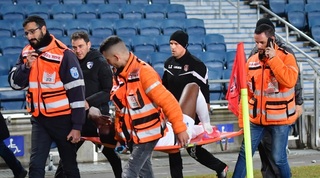 סטפן אקה מפונה מכר הדשא