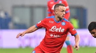 סטניסלב לובוטקה עם הכדור