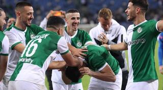 שחקני מכבי חיפה חוגגים בסיום