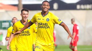 קרלוס ריברה חוגג