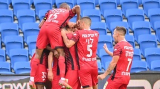 שחקני חדרה חוגגים עם שובל גוזלן