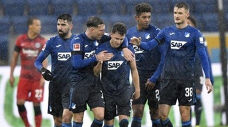 מונס דאבור חוגג עם חבריו להופנהיים