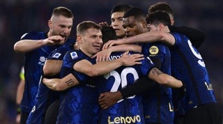 שחקני אינטר חוגגים