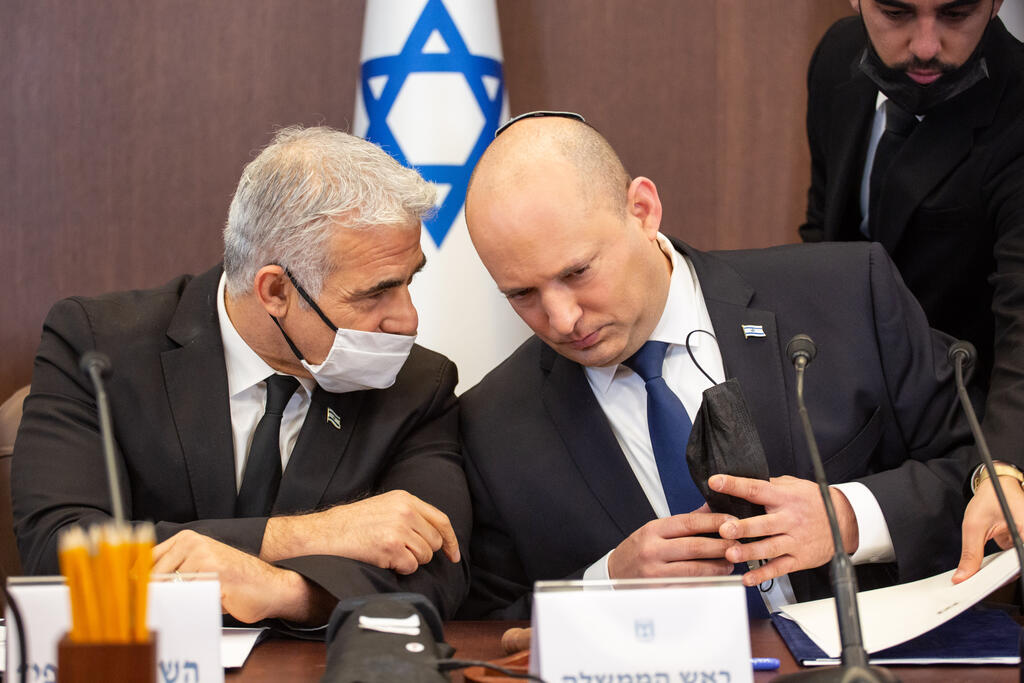 Foreign Minister Yair Lapid and Prime Minister Naftali Bennett (Photo: Emille Salman) ישיבת ממשלה
