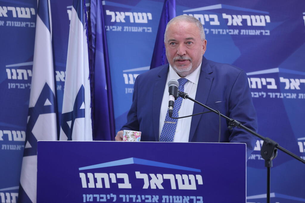 Finance Minister Avigdor Liberman (Photo: Alex Kolomoisky) אביגדור ליברמן ישיבת סיעה ישראל ביתנו
