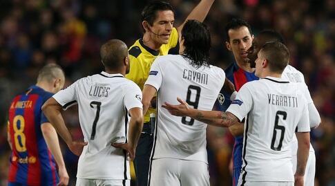 דניז אייטקין במהלך ה-1:6 המפורסם של ברצלונה על פ.ס.ז'