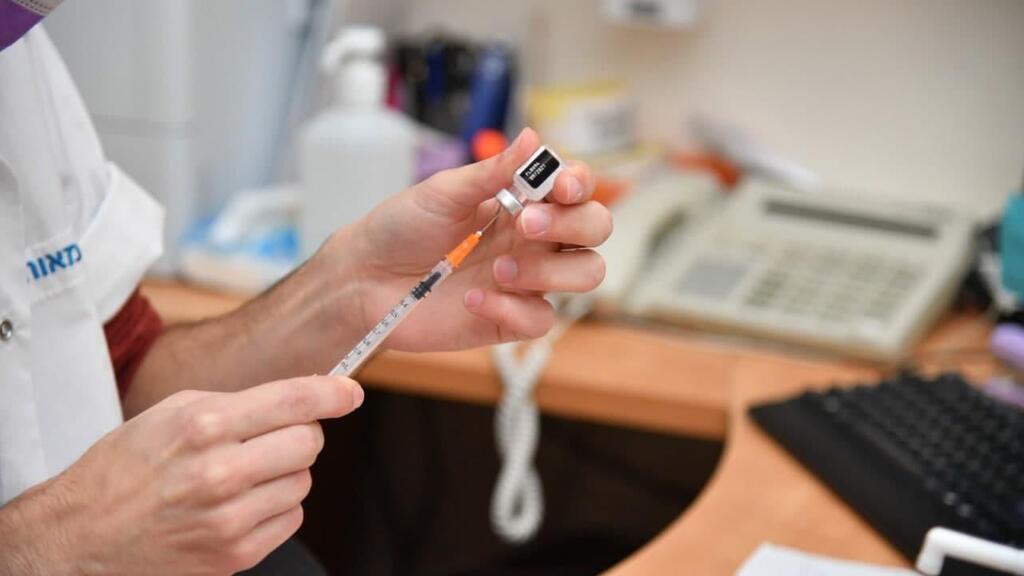 The COVID vaccine being readied for administration (Photo: Yoav Dudkevitch) מבצע חיסוני הילדים בישוב אפרת