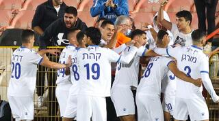 שחקני קריית שמונה חוגגים