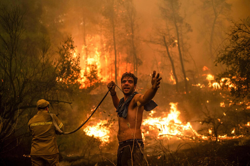 תמונות השנה של AFP שנת 2021 שריפות ענק באי אוויה יוון 8 אוגוסט