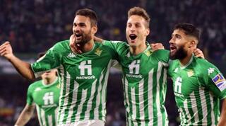 שחקני בטיס חוגגים