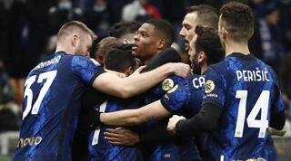 שחקני אינטר חוגגים כל הדרך למקום הראשון