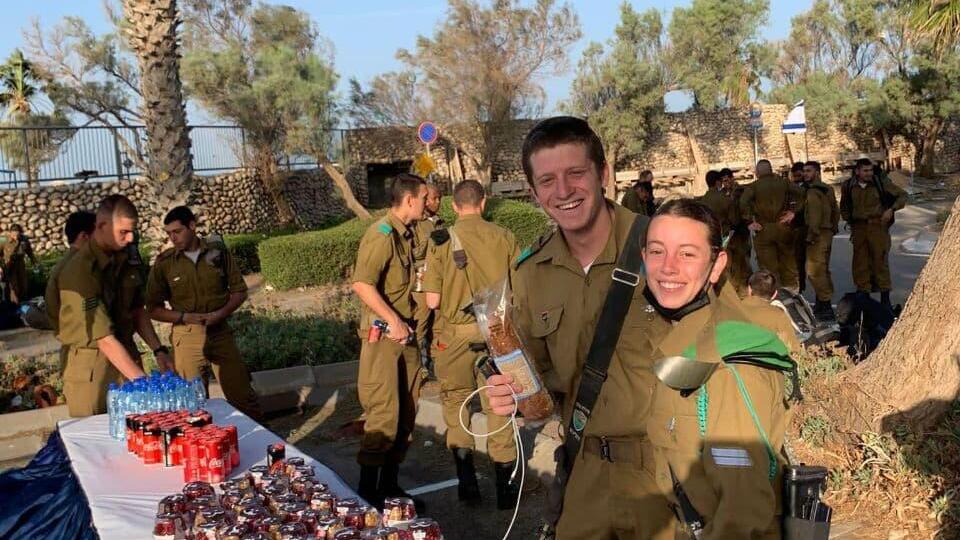 Один из солдатских вокзалов חיילים בתחנות ההיסעים החדשות