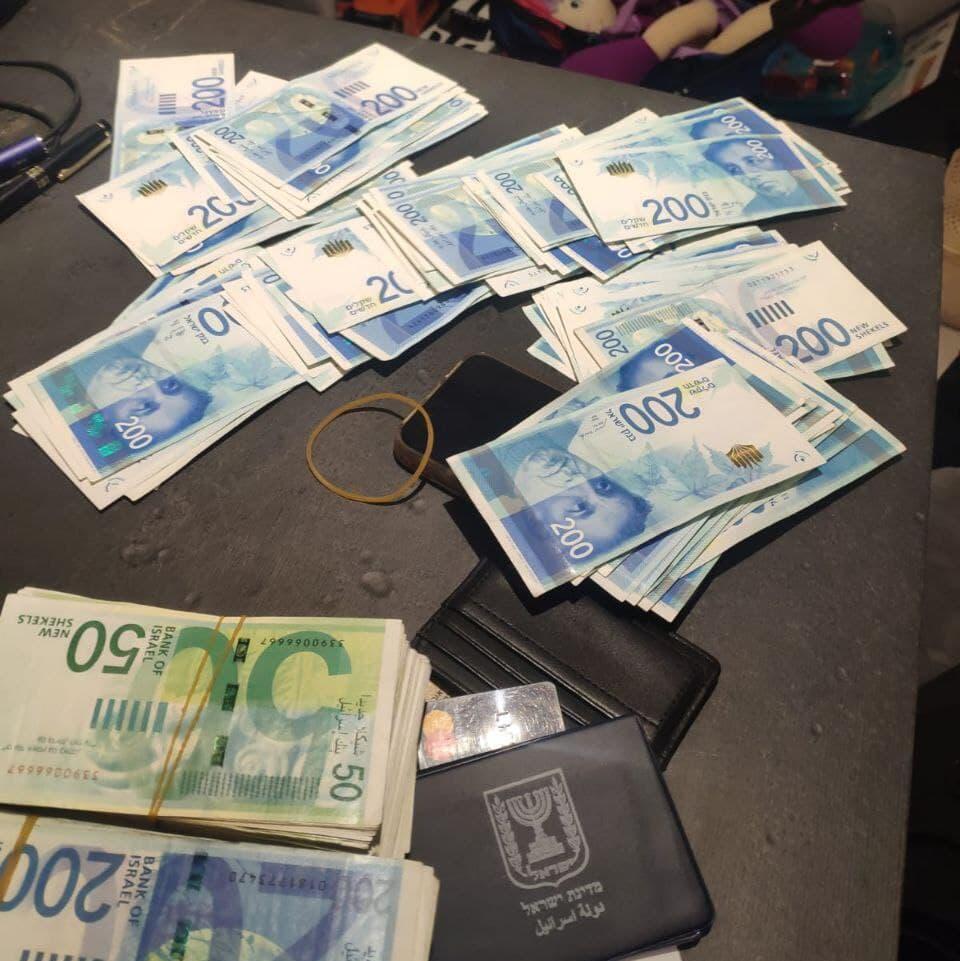 פשיטה של רשות המיסים והביטוח הלאומי על משרדי חברת "פרמיום שליחויות"