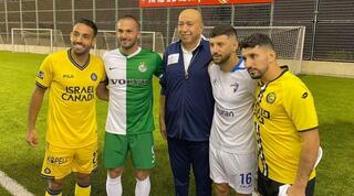 זוהיר בהלול עם שחקני ליגת העל