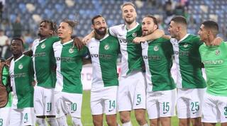 שחקני מכבי חיפה חוגגים בסיום