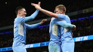 דה בראונה חוגג עם גריליש ופודן