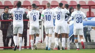 שחקני קריית שמונה חוגגים