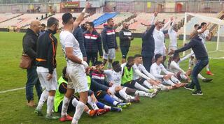 שחקני אום אל פאחם חוגגים בטירוף עם הקהל