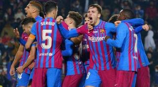 שחקני ברצלונה חוגגים עם ניקו
