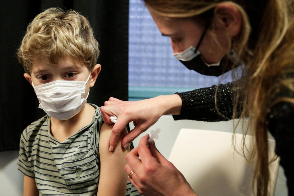 The COVID vaccine proved nearly 38% effective in preventing milder infections in preschoolers. (Photo: AFP) חיסון ילדים בצרפת