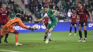 דין דוד מול אדביו אדליי