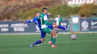 ענאן חלאלי ואיליי יעקב במאבק על הכדור