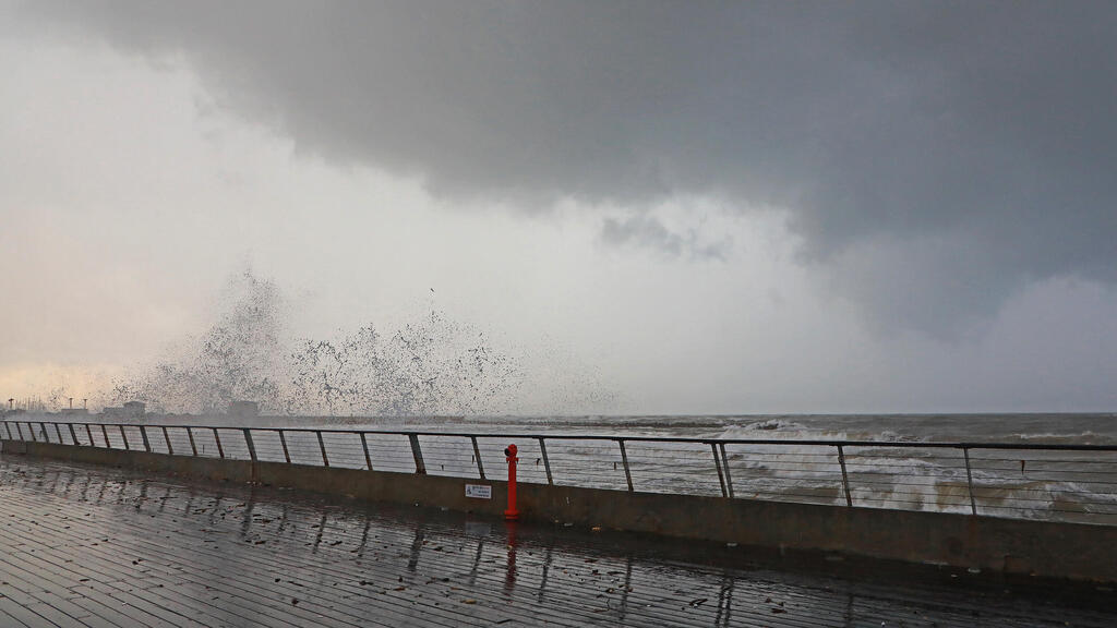 מזג אוויר סוער בנמל תל אביב