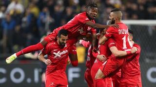 שחקני סכנין חוגגים עם אנטה פוליץ'