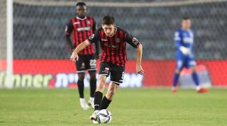 גוני נאור עם הכדור