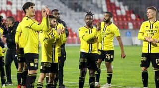 שחקני מכבי נתניה חוגגים