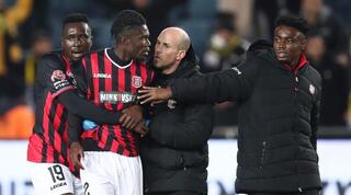 קלטוס נומביל תופס את אלוז' יאו