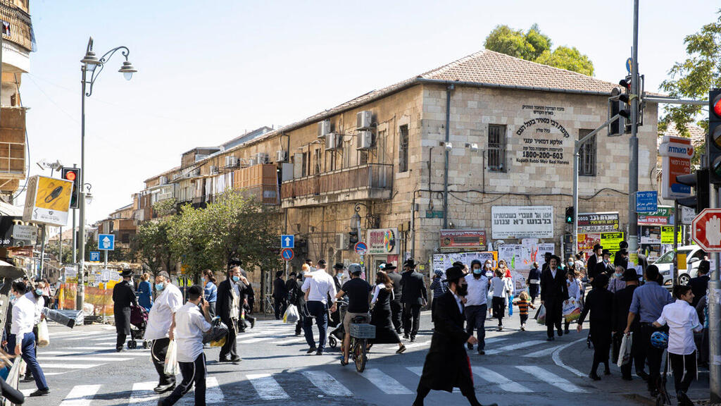 Residents in the Ultra-Orthodox Mea She'arim neighborhood of Jerusalem (Photo: Amit Shabi) חרדים בשכונת מאה שערים ירושלים