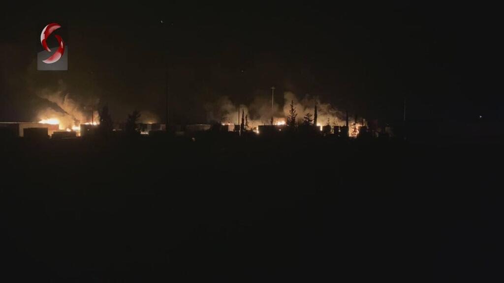 שריפה בנמל בלטקיה שבסוריה אחרי התקיפה הישראלית