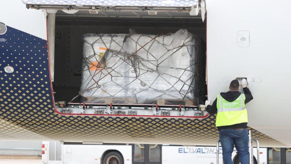 Pfizer's anti-COVID Paxlovid pills arriving at Ben Gurion Airport (Photo: Moti Kimchi) תרופות של פייזר לקורונה נחתו בישראל
