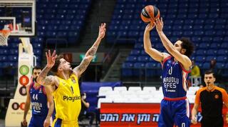 שיין לארקין זורק