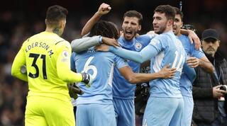 שחקני מנצ'סטר סיטי חוגגים